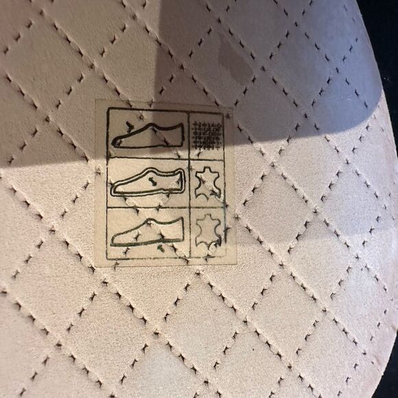 Chanel gray boots with gold embellished heel. Size 41 - Picture 13 of 17